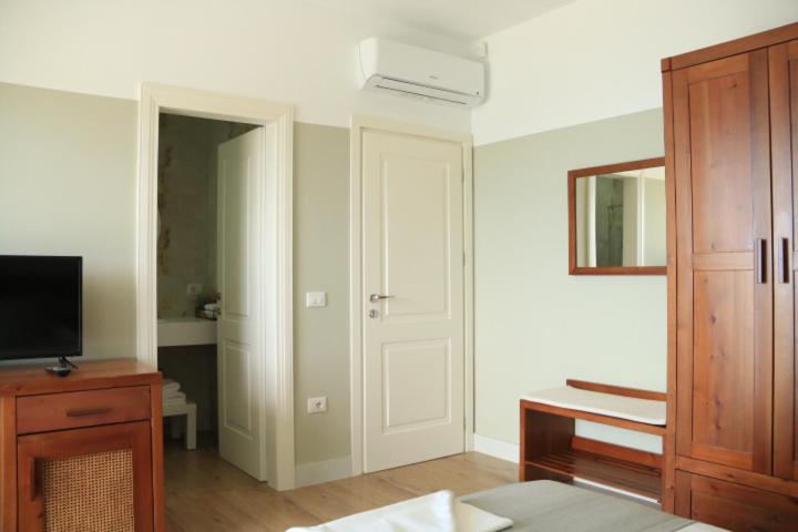 Hotel Vila 8 Himare Esterno foto
